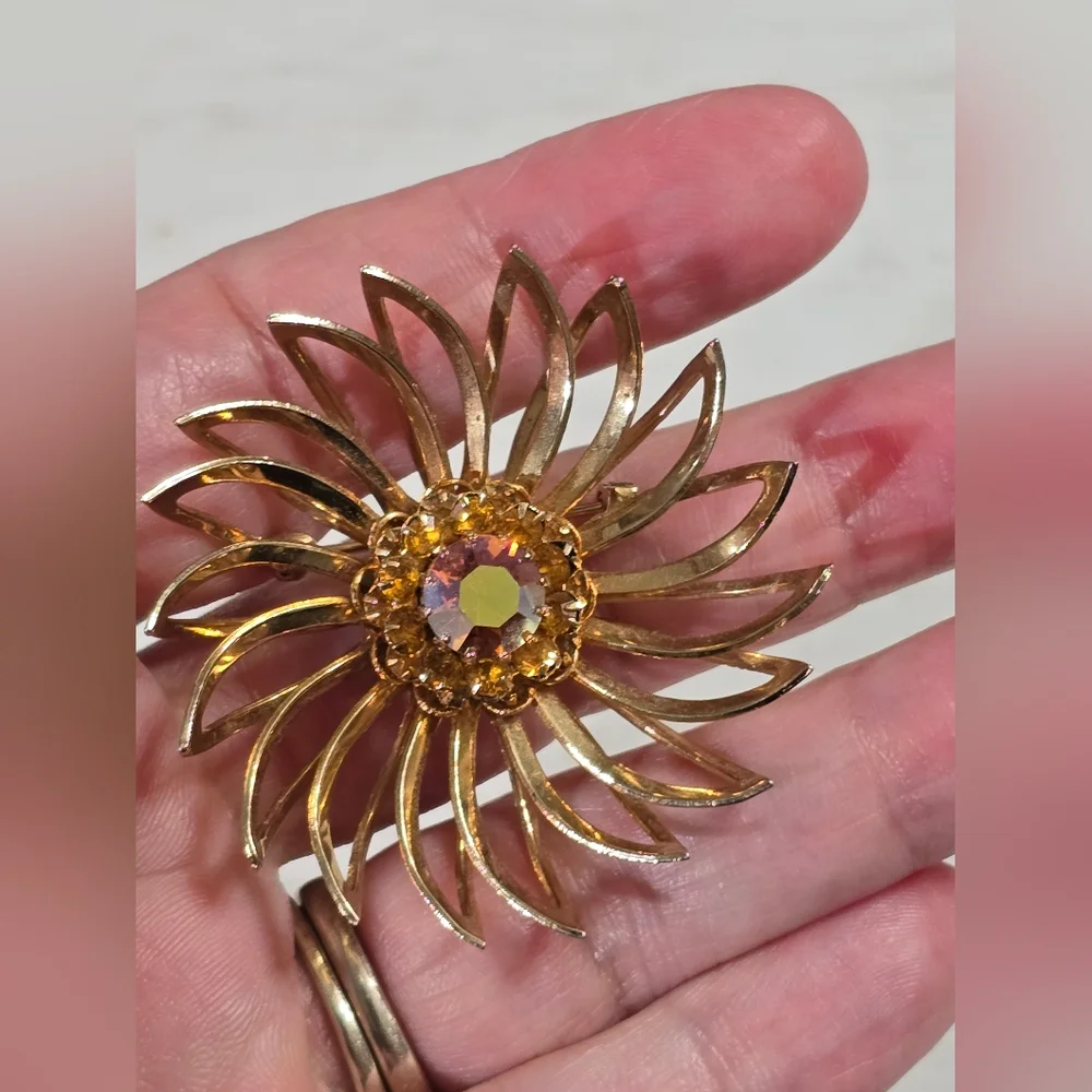 Sarah Coventry Canada Aurora Borealis Rhinestone & Metal Flower Vintage Brooch